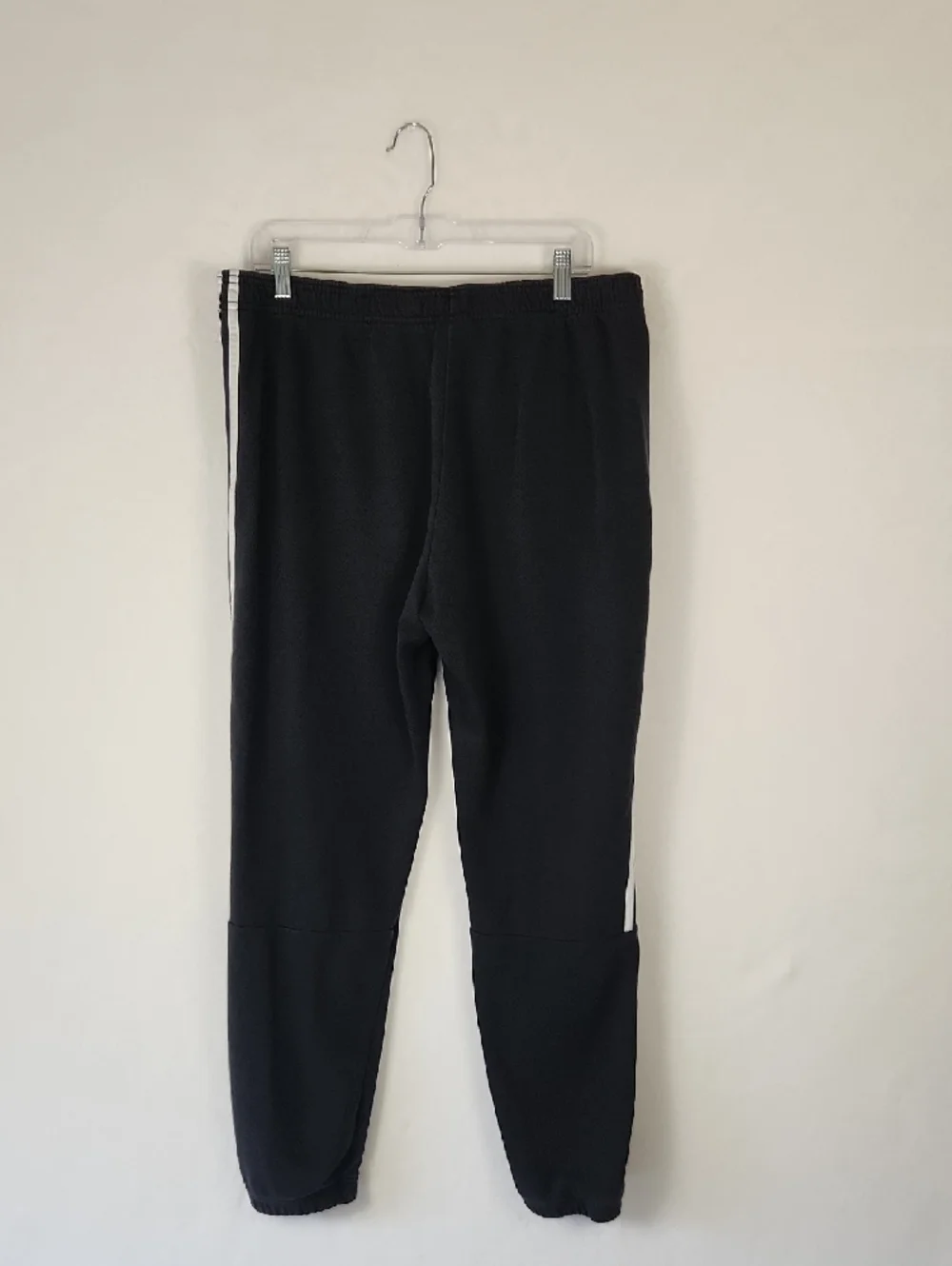 Adidas Sweatpants Men's XL‎ Black with White Stripes On The Side.